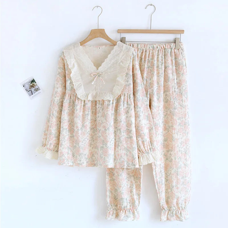 Conjunto elegante con dulces detalles de encaje