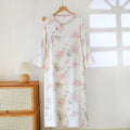 Camisón elegante con rama de cerezo