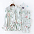 Conjunto de pijama elegante con estampado de rosas