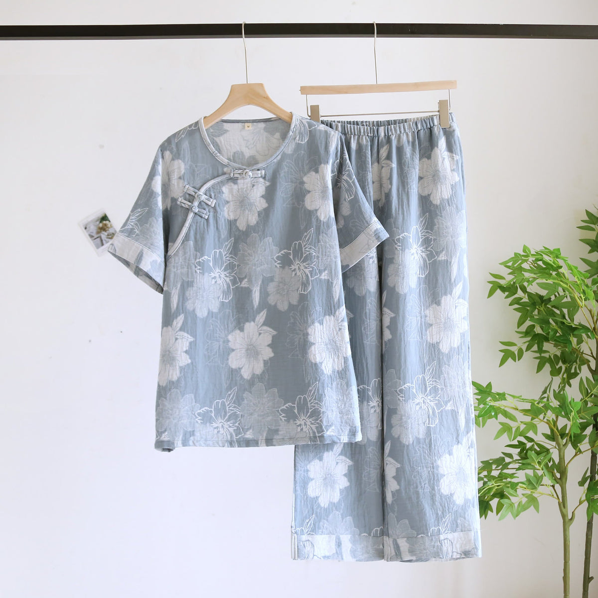 Conjunto de descanso de manga corta con estampado de hojas